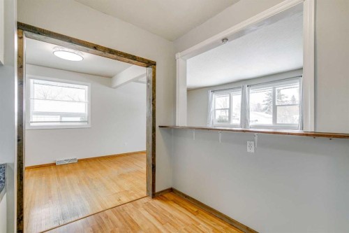 3328 45 Street Sw, Calgary, AB - Indoor Photo Showing Other Room