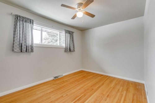 3328 45 Street Sw, Calgary, AB - Indoor Photo Showing Other Room