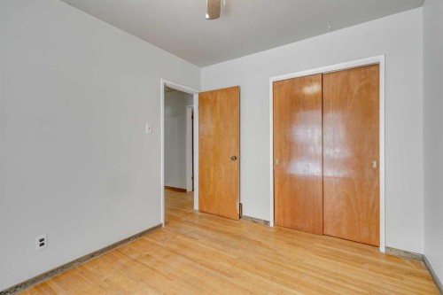 3328 45 Street Sw, Calgary, AB - Indoor Photo Showing Other Room