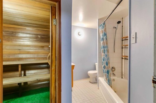 3328 45 Street Sw, Calgary, AB - Indoor Photo Showing Bathroom