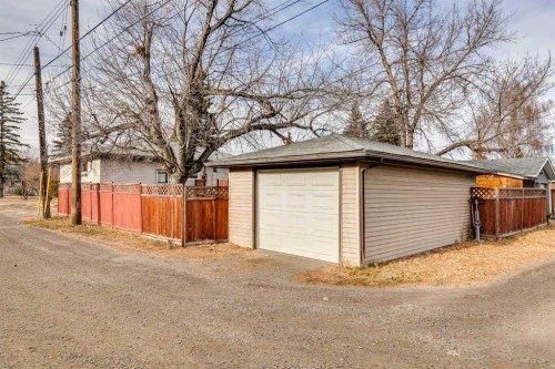 3328 45 Street Sw, Calgary, AB - Outdoor