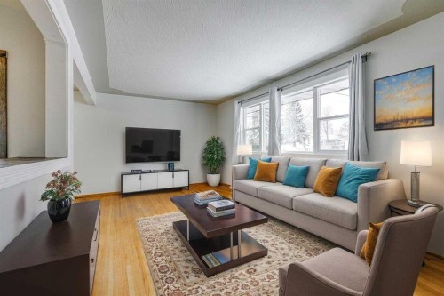 3328 45 Street Sw, Calgary, AB - Indoor Photo Showing Living Room