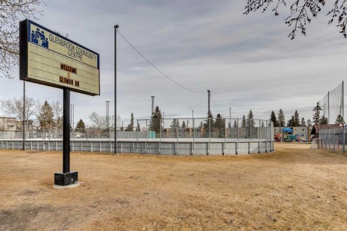 3328 45 Street Sw, Calgary, AB - Outdoor