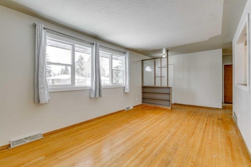 3328 45 Street Sw, Calgary, AB - Indoor Photo Showing Other Room