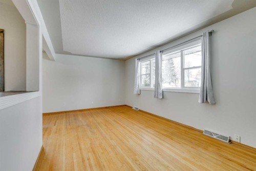 3328 45 Street Sw, Calgary, AB - Indoor Photo Showing Other Room