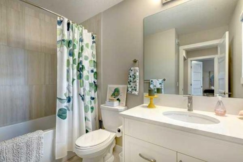 144 Cranbrook Gardens West, Calgary, AB - Indoor Photo Showing Bathroom