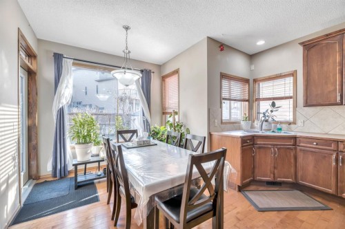 98 Pantego Road Nw, Calgary, AB - Indoor Photo Showing Dining Room