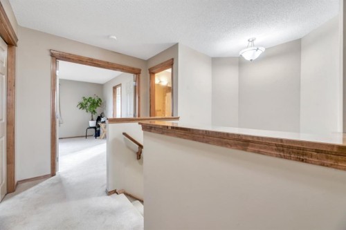 98 Pantego Road Nw, Calgary, AB - Indoor Photo Showing Other Room