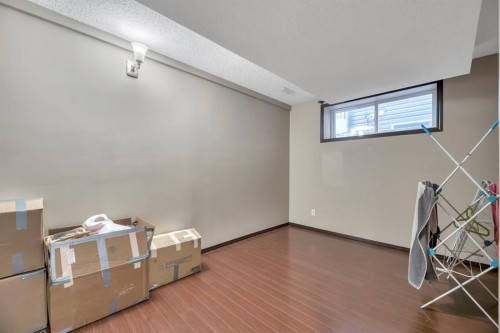 98 Pantego Road Nw, Calgary, AB - Indoor Photo Showing Other Room
