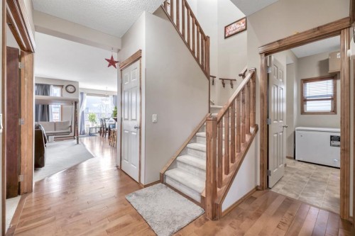 98 Pantego Road Nw, Calgary, AB - Indoor Photo Showing Other Room