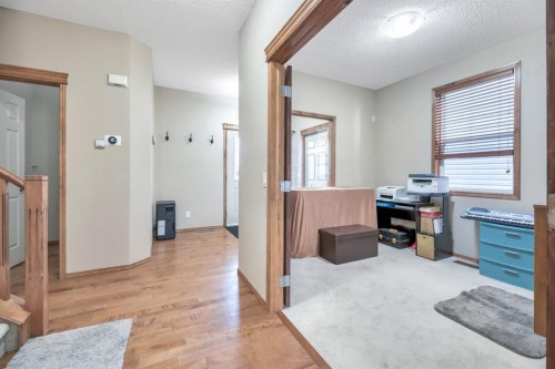 98 Pantego Road Nw, Calgary, AB - Indoor