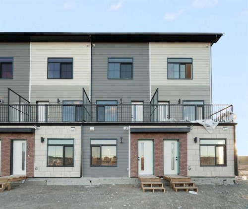 202-156 Park Street  Cochrane, AB T4C 2B8