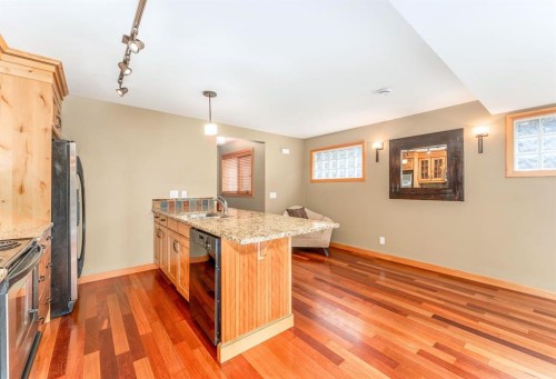 2-722 3Rd Street, Canmore, AB - Indoor Photo Showing Kitchen