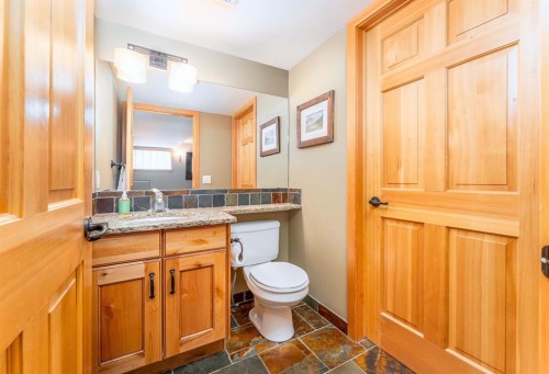 2-722 3Rd Street, Canmore, AB - Indoor Photo Showing Bathroom