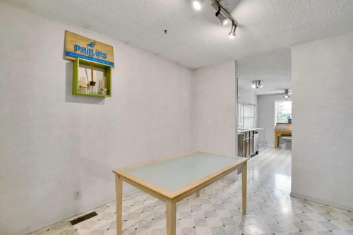 7915 Ranchview Drive Nw, Calgary, AB - Indoor Photo Showing Other Room