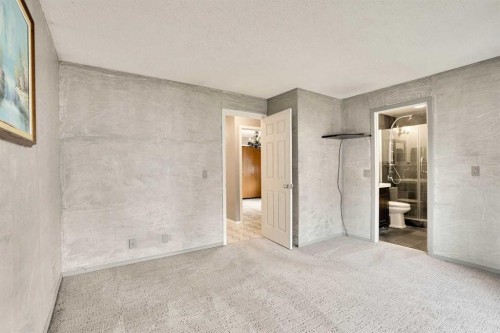 7915 Ranchview Drive Nw, Calgary, AB - Indoor Photo Showing Other Room