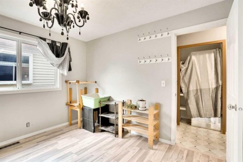 7915 Ranchview Drive Nw, Calgary, AB - Indoor