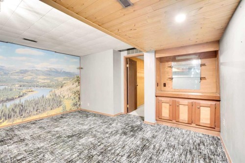 7915 Ranchview Drive Nw, Calgary, AB - Indoor Photo Showing Other Room
