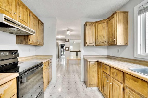 7915 Ranchview Drive Nw, Calgary, AB - Indoor Photo Showing Kitchen