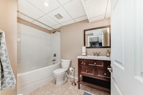 108 Seagreen Lane, Chestermere, AB - Indoor Photo Showing Bathroom