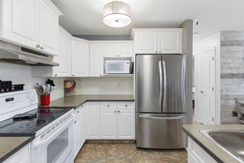 206 Mt Aberdeen Manor Se, Calgary, AB - Indoor Photo Showing Kitchen
