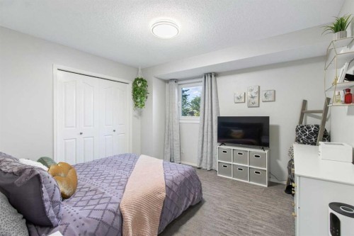 206 Mt Aberdeen Manor Se, Calgary, AB - Indoor Photo Showing Bedroom