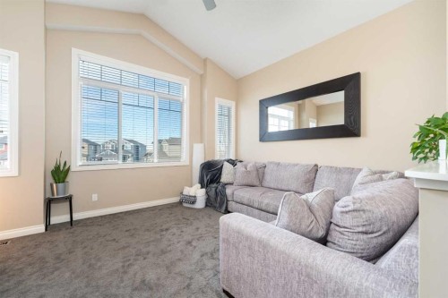 719 Hampton Hills Drive Ne, High River, AB - Indoor Photo Showing Living Room