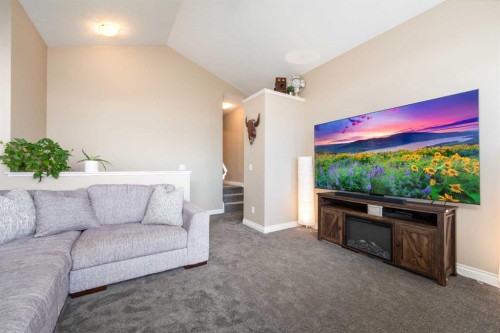 719 Hampton Hills Drive Ne, High River, AB - Indoor Photo Showing Living Room