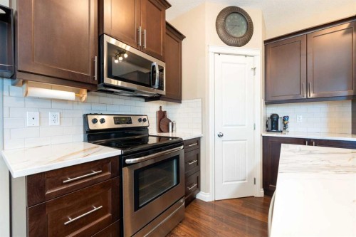 719 Hampton Hills Drive Ne, High River, AB - Indoor Photo Showing Kitchen