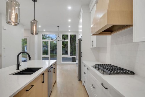 506 28 Avenue Nw, Calgary, AB - Indoor Photo Showing Kitchen With Double Sink With Upgraded Kitchen