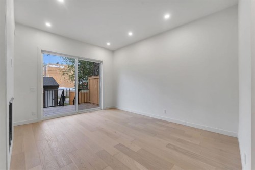 506 28 Avenue Nw, Calgary, AB - Indoor Photo Showing Other Room