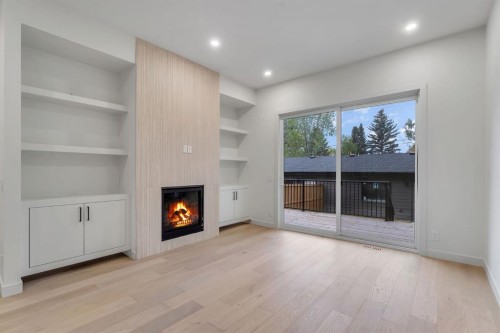506 28 Avenue Nw, Calgary, AB - Indoor With Fireplace