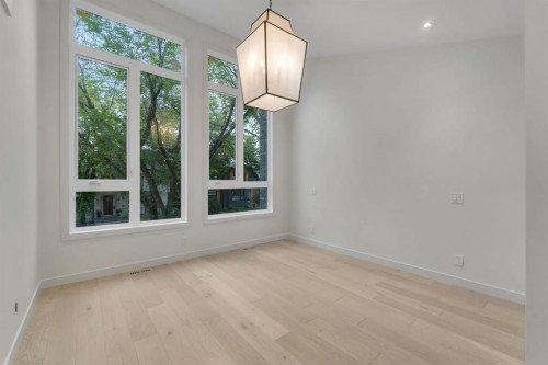 506 28 Avenue Nw, Calgary, AB - Indoor Photo Showing Other Room