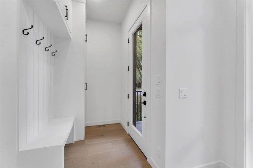 506 28 Avenue Nw, Calgary, AB - Indoor Photo Showing Other Room