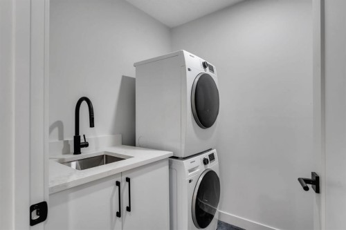 506 28 Avenue Nw, Calgary, AB - Indoor Photo Showing Laundry Room