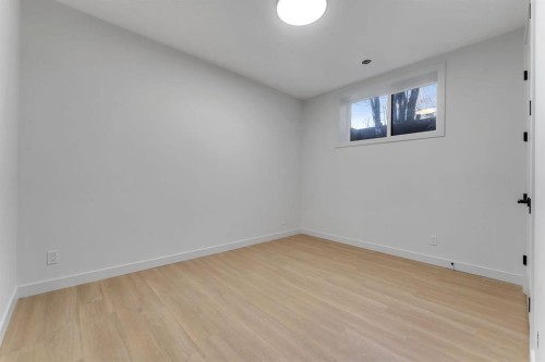 506 28 Avenue Nw, Calgary, AB - Indoor Photo Showing Other Room