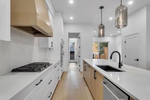 506 28 Avenue Nw, Calgary, AB - Indoor Photo Showing Kitchen With Double Sink With Upgraded Kitchen
