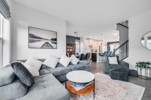 19 Marquis Gardens Se, Calgary, AB - Indoor Photo Showing Living Room