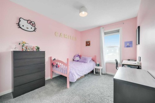 19 Marquis Gardens Se, Calgary, AB - Indoor Photo Showing Bedroom
