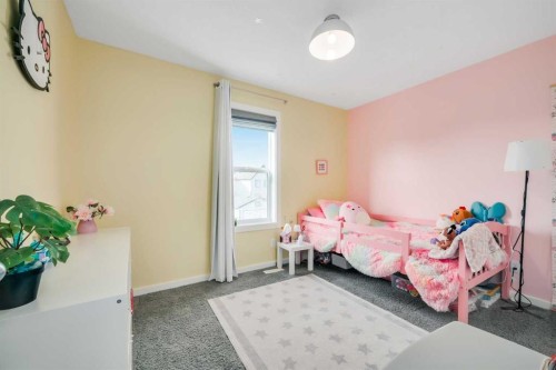 19 Marquis Gardens Se, Calgary, AB - Indoor Photo Showing Bedroom