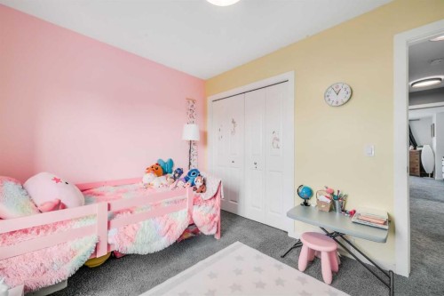 19 Marquis Gardens Se, Calgary, AB - Indoor Photo Showing Bedroom