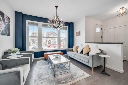 19 Marquis Gardens Se, Calgary, AB - Indoor Photo Showing Living Room
