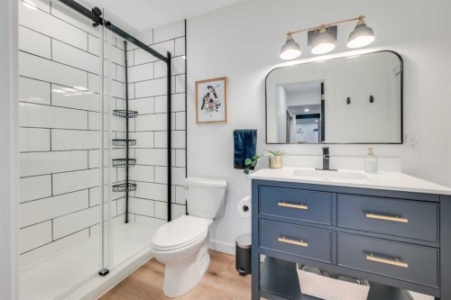 19 Marquis Gardens Se, Calgary, AB - Indoor Photo Showing Bathroom