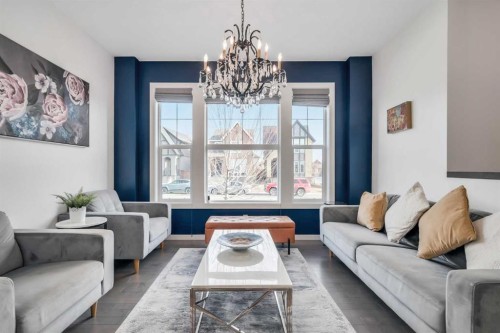 19 Marquis Gardens Se, Calgary, AB - Indoor Photo Showing Living Room