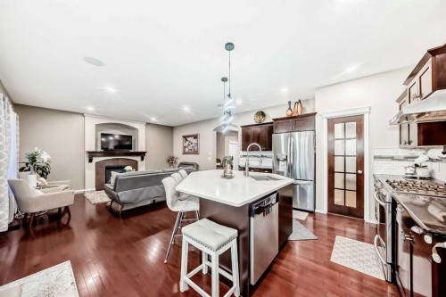 719 Panamount Boulevard Nw, Calgary, AB - Indoor Photo Showing Kitchen With Upgraded Kitchen