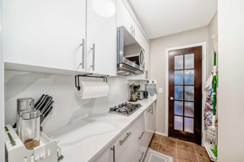 719 Panamount Boulevard Nw, Calgary, AB - Indoor Photo Showing Kitchen