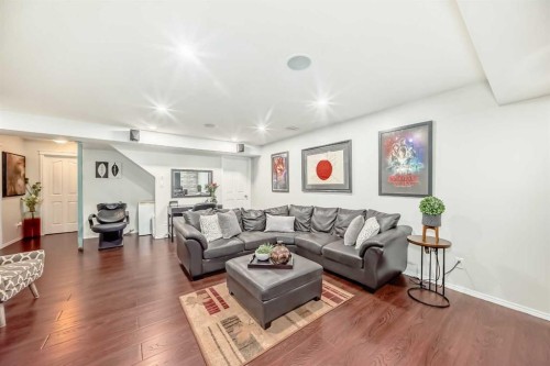719 Panamount Boulevard Nw, Calgary, AB - Indoor Photo Showing Living Room