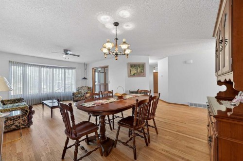 455 24 Avenue Ne, Calgary, AB - Indoor Photo Showing Dining Room