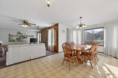 455 24 Avenue Ne, Calgary, AB - Indoor Photo Showing Dining Room