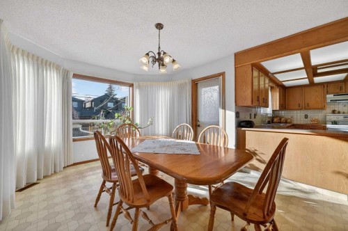 455 24 Avenue Ne, Calgary, AB - Indoor Photo Showing Dining Room